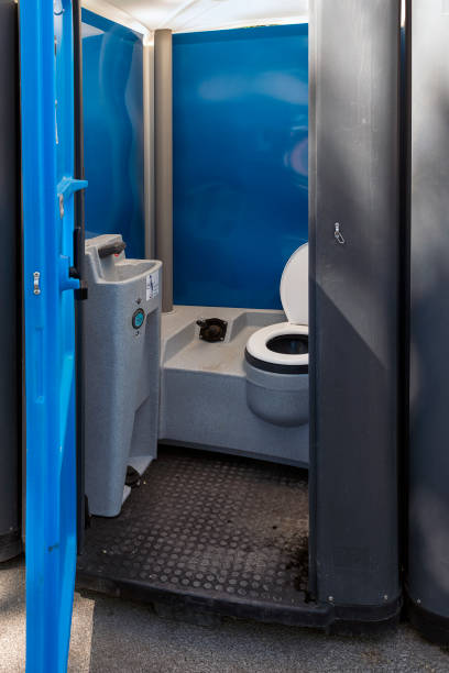 Best Portable restroom trailer rental  in Broadview Park, FL