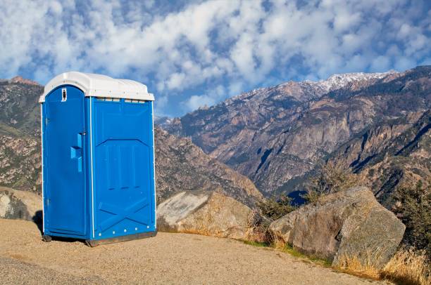 Porta potty delivery and setup in Broadview Park, FL